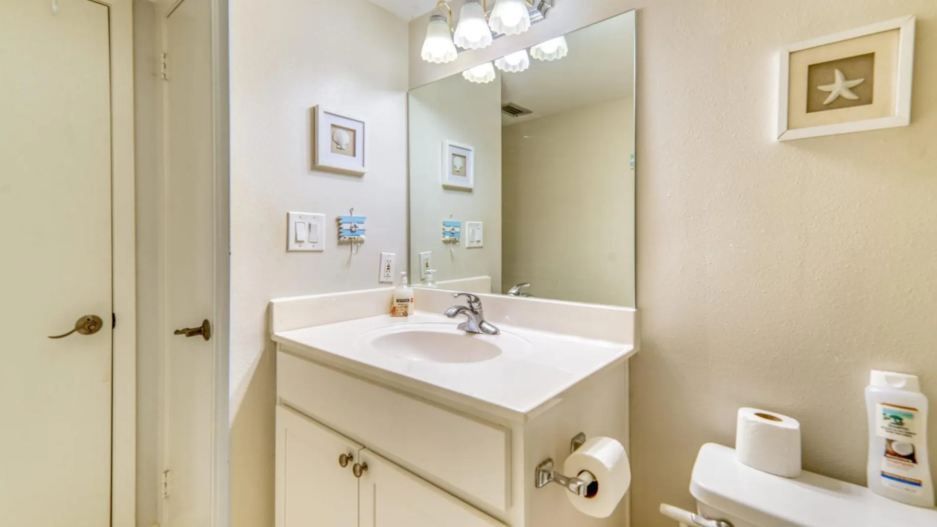 Beach House Condominiums B402 - Beachfront With Pool, Wifi, & Beach Service Destin Apartment