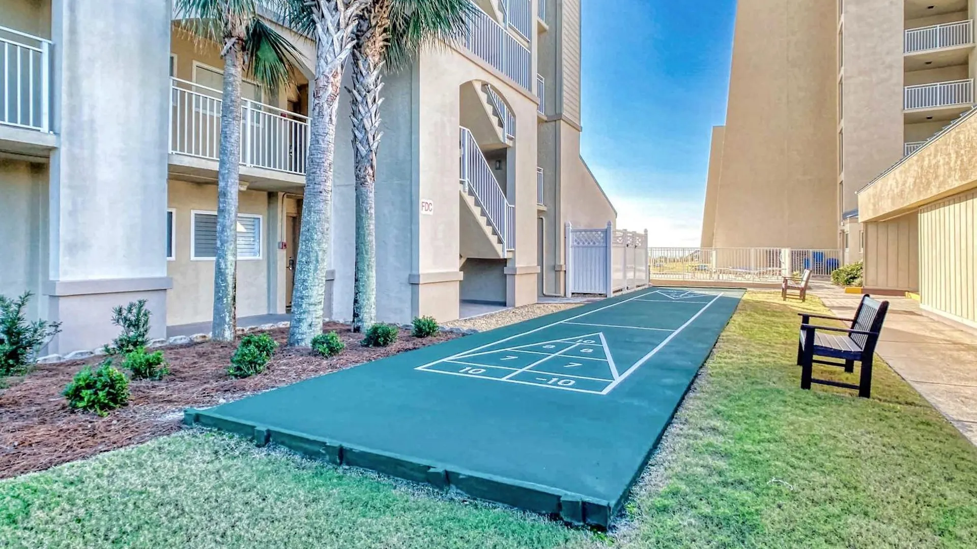 Beach House Condominiums B402 - Beachfront With Pool, Wifi, & Beach Service Destin