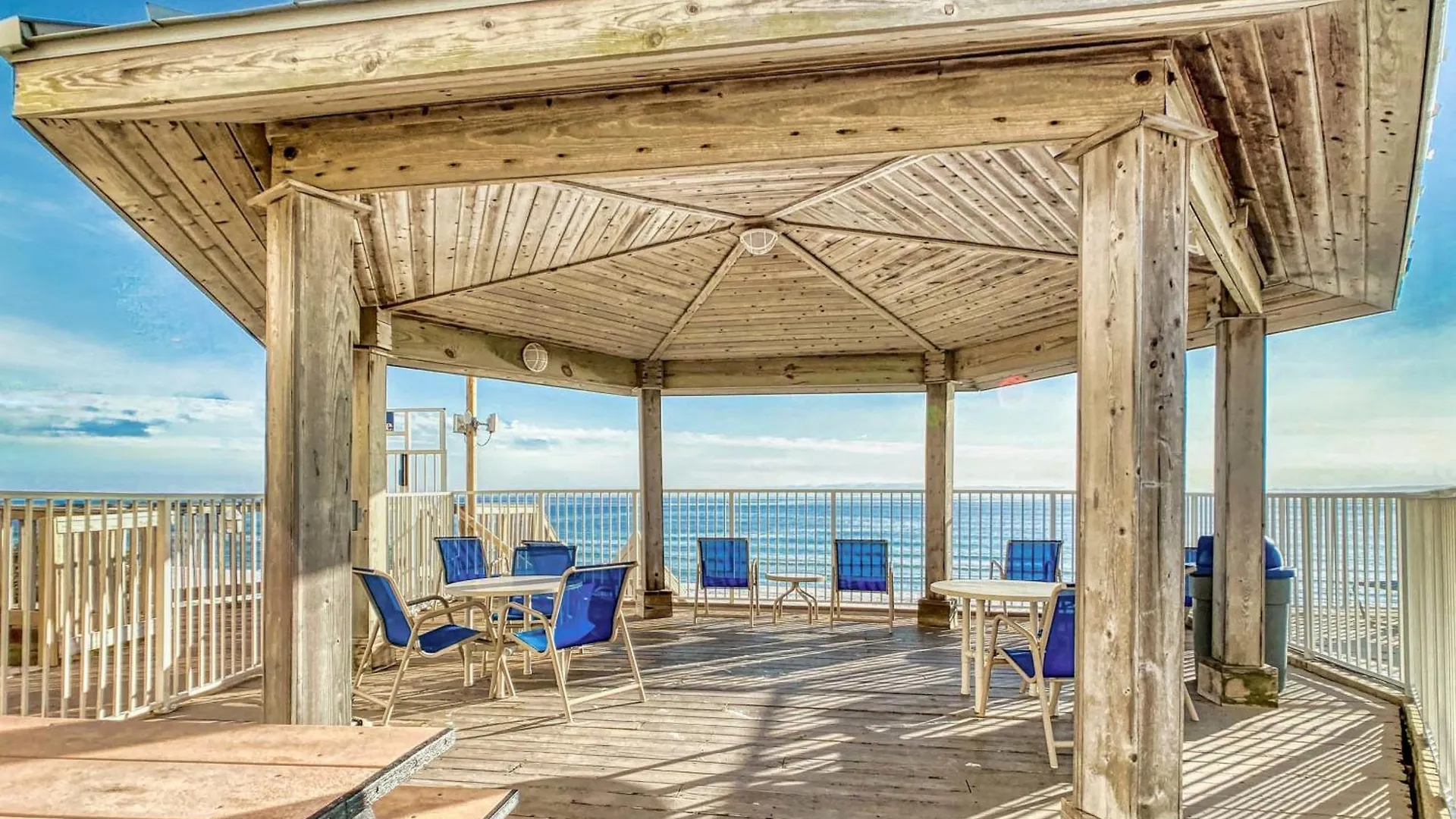 Beach House Condominiums B402 - Beachfront With Pool, Wifi, & Beach Service Destin Apartment