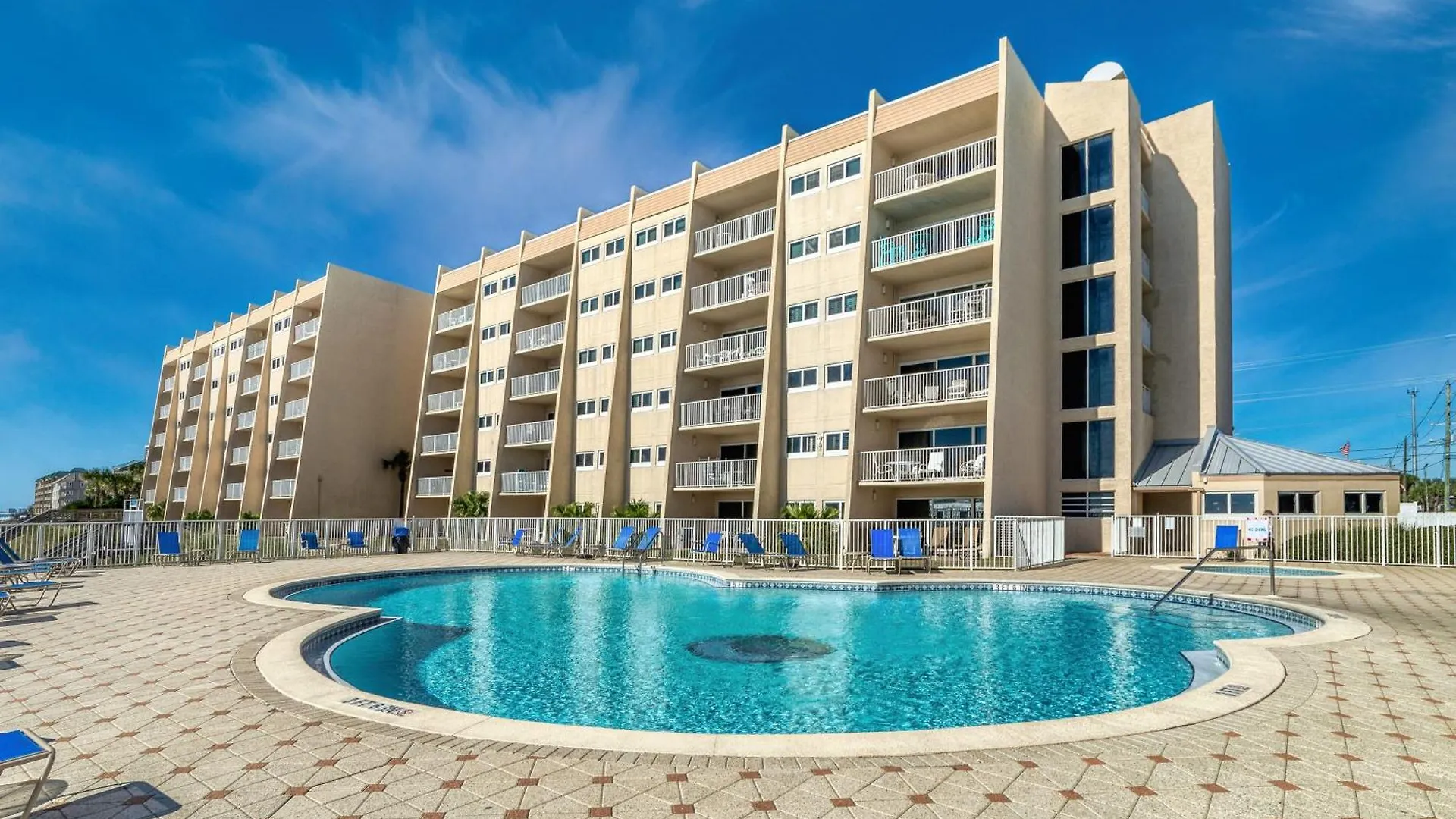 Beach House Condominiums B402 - Beachfront With Pool, Wifi, & Beach Service Destin 0*,