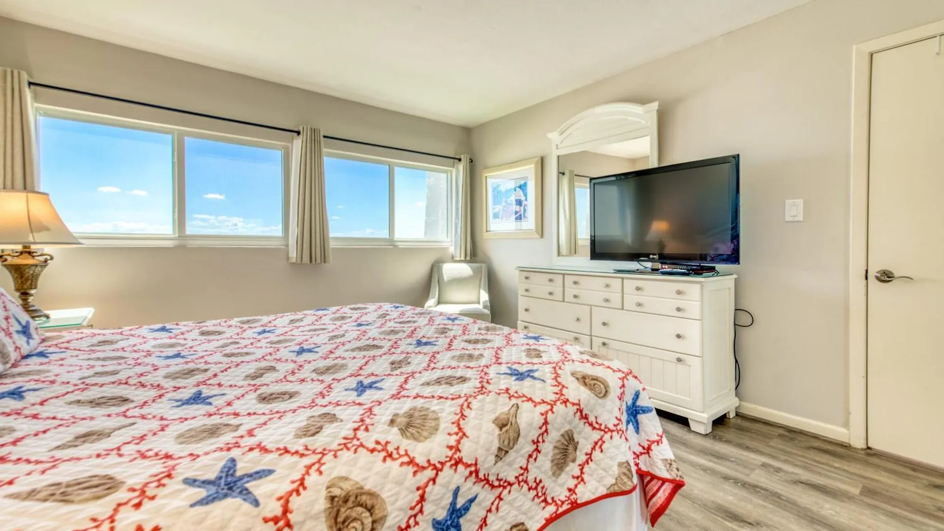 Apartment Beach House Condominiums B402 - Beachfront With Pool, Wifi, & Beach Service Destin