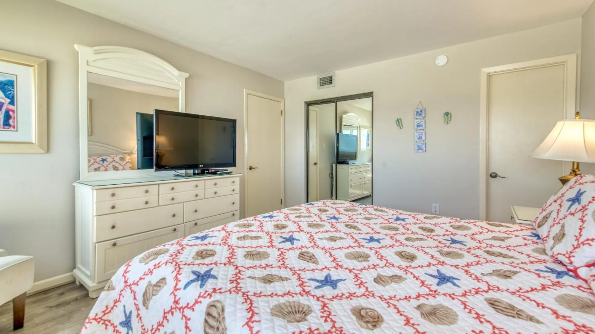 Apartment Beach House Condominiums B402 - Beachfront With Pool, Wifi, & Beach Service Destin