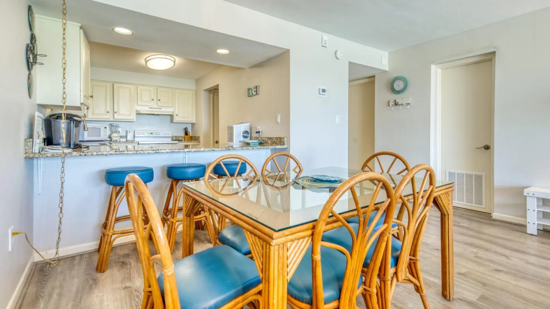 Beach House Condominiums B402 - Beachfront With Pool, Wifi, & Beach Service Destin United States