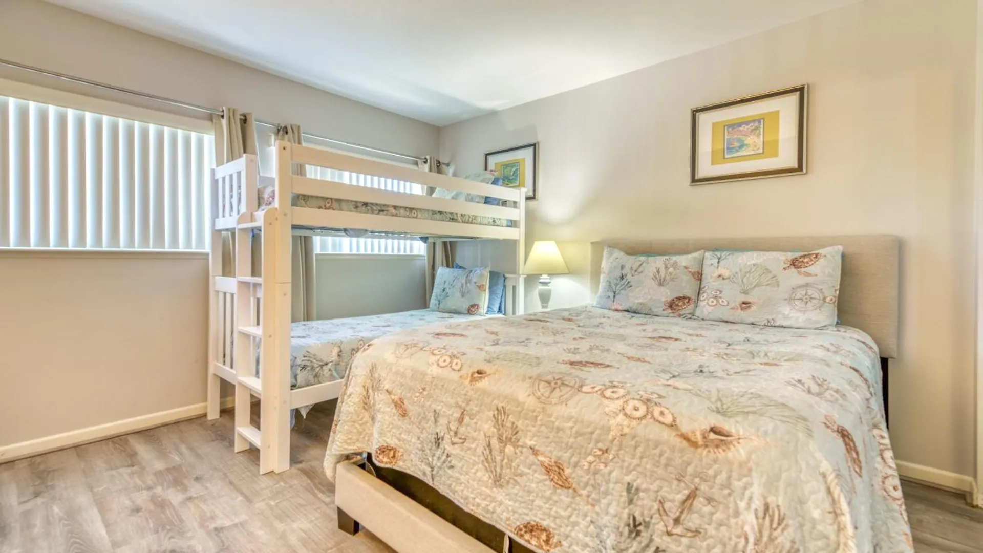 Beach House Condominiums B402 - Beachfront With Pool, Wifi, & Beach Service Destin 0*,  United States