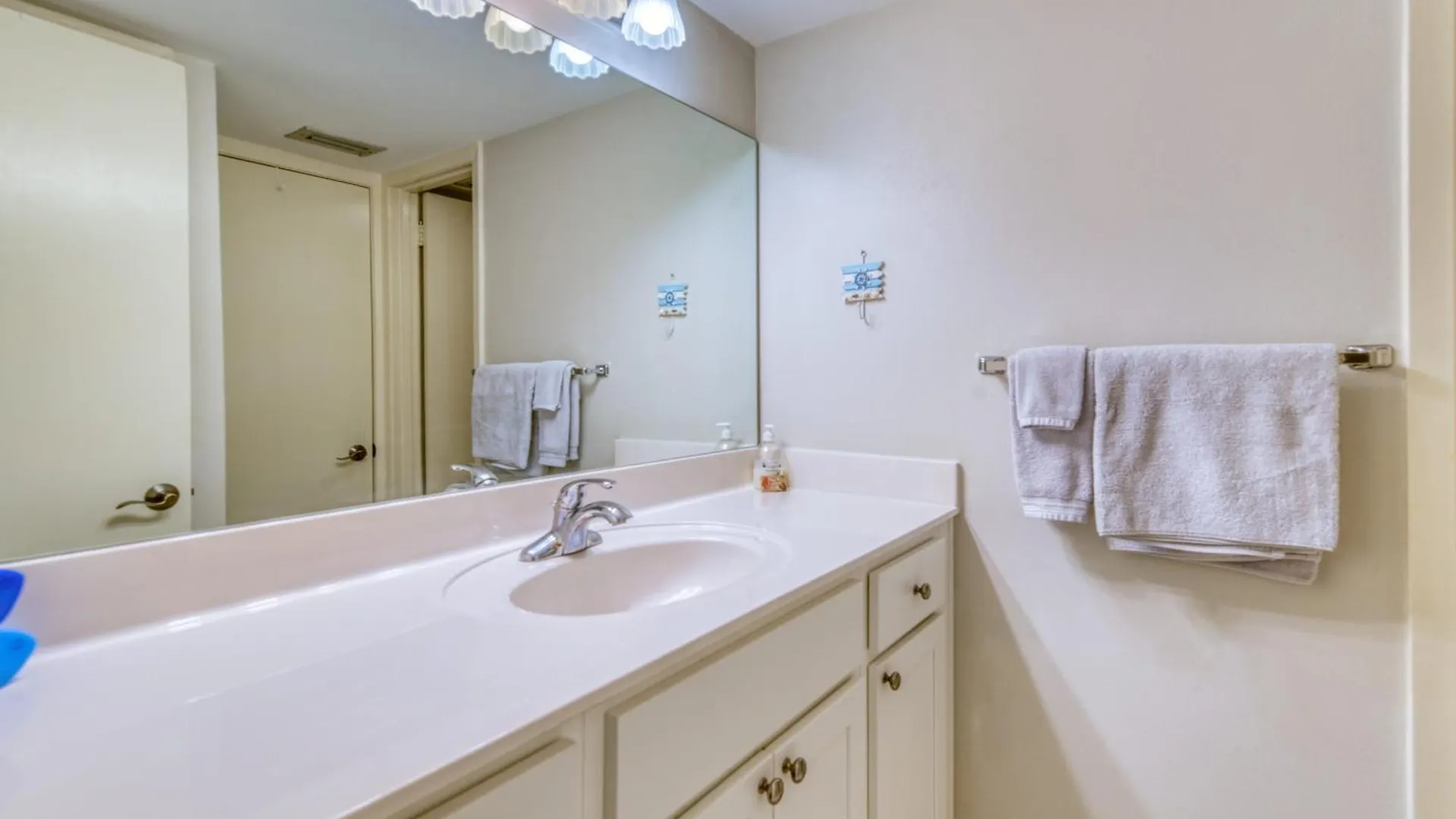 Beach House Condominiums B402 - Beachfront With Pool, Wifi, & Beach Service Destin 0*,  United States