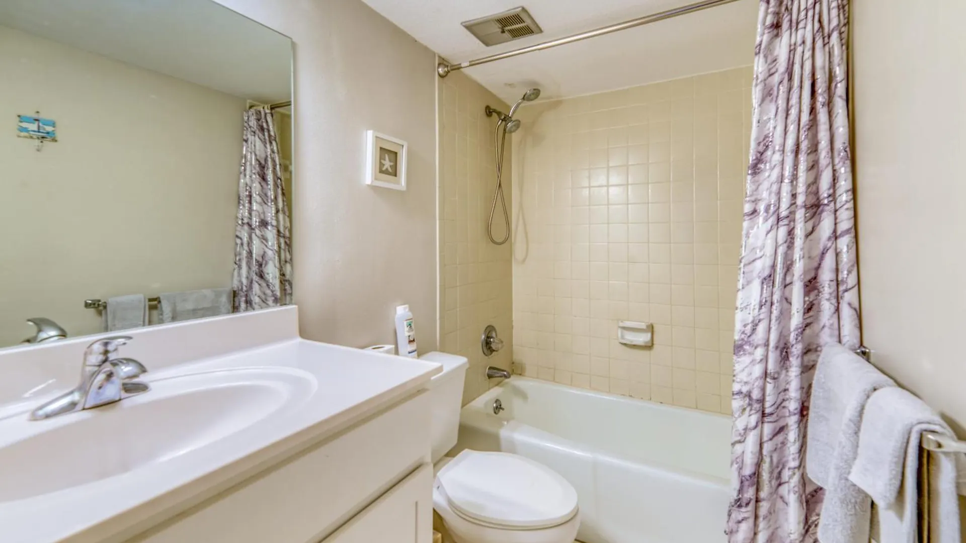 Beach House Condominiums B402 - Beachfront With Pool, Wifi, & Beach Service Destin